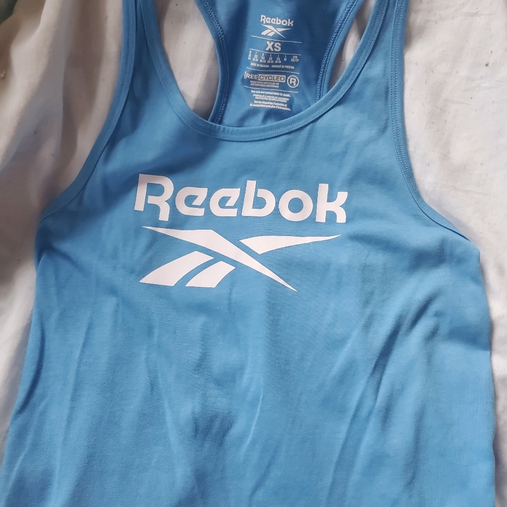 2 tops DKNY+ REEBOK